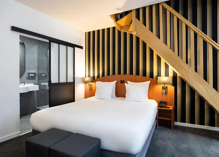 Aris Grand Place Hotel