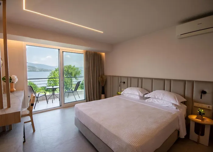 Paralimnio Suites