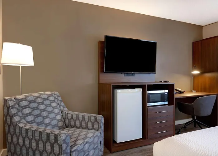 Days Inn By Wyndham Victoria Uptown