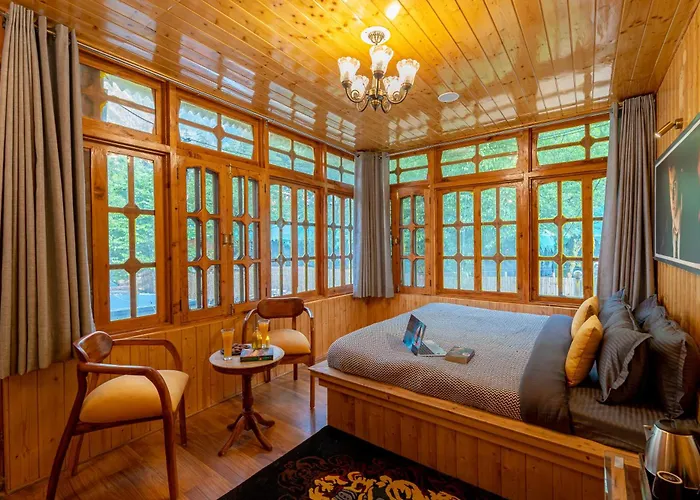 Whoopers Boutique Kasol - Harry Potter Themed