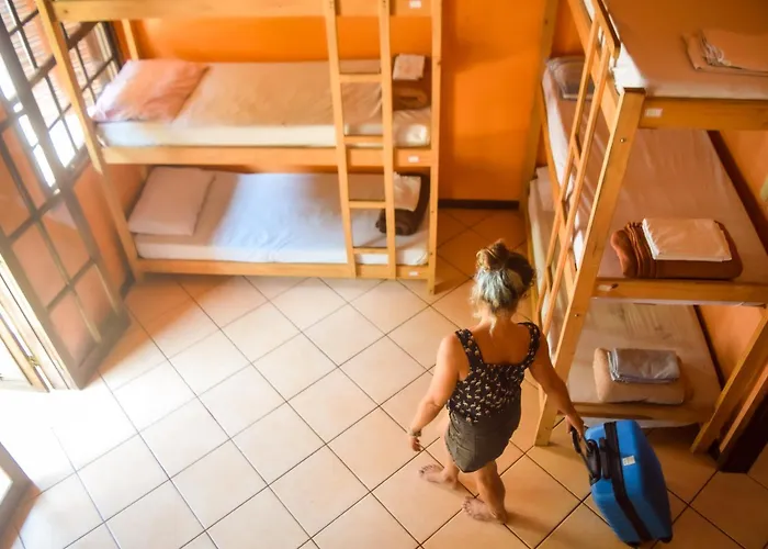Leo'S Clan Beach Hostel