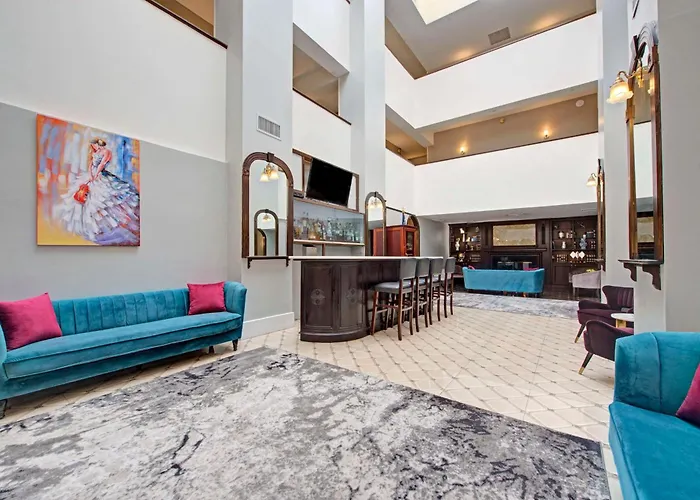 The Roslyn, Tapestry Collection By Hilton