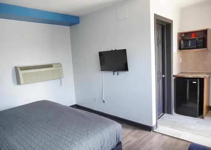 Crestwood Motel