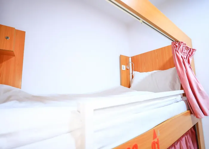 Lunar Hostel 96