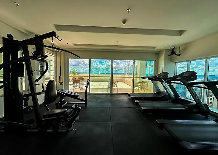 Flat Confortável e completo para Família ou a Trabalho, ao lado dos Ministérios e ESPLANADA, grande,com academia e no centro da cidade, em Saint Moritz Brasília Hotel