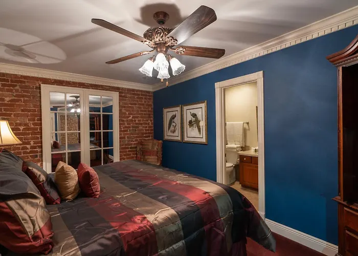 Quarter House Suites