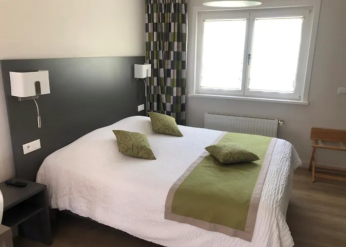 Logis - Hotel Restaurant La Sapiniere - Proche Saint Omer