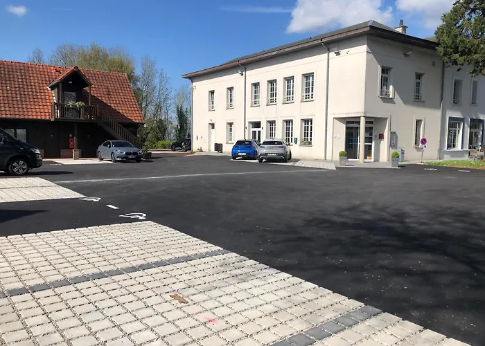 Logis - Hotel Restaurant La Sapiniere - Proche Saint Omer