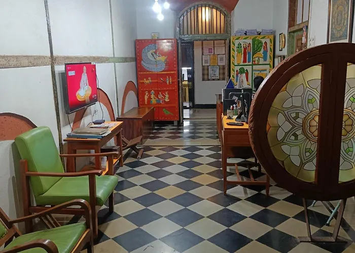 Hostel Vasantashram Cst Mumbai, Free Wifi With 1940S Retro Vibe