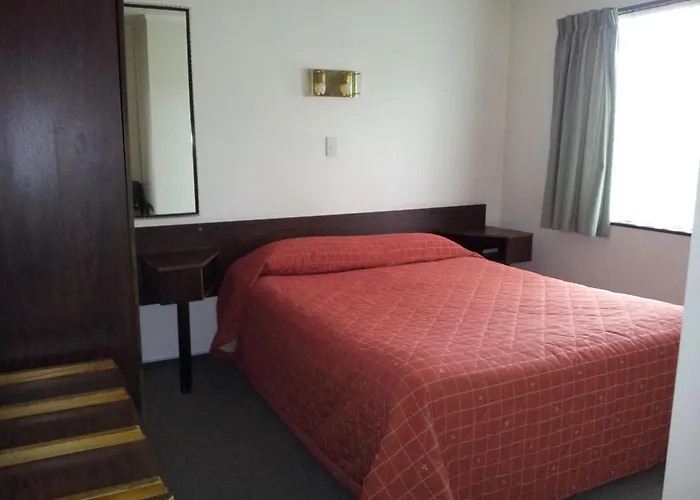 Ace High Motor Inn