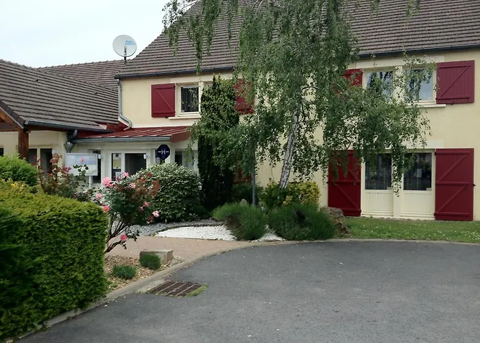 Logis - Hotel & Restaurant Des Lacs Paris Sud
