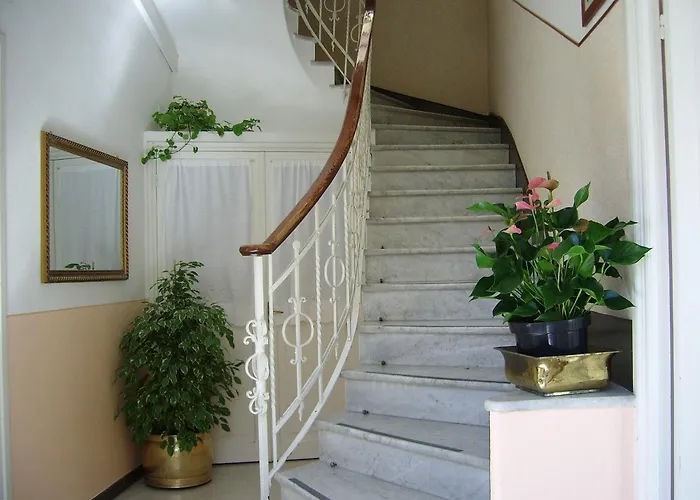 Hotel Fiorenza & Banksia Meuble
