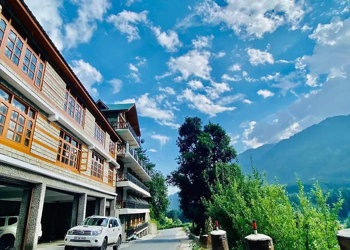 Snow Clad Riverview Hotel & Resort, Manali