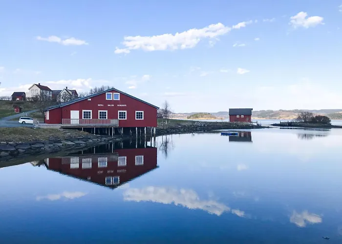 Saga, Unikt Badehotell Med 5 Rom, Sauna Og Badebrygge - Inderoy