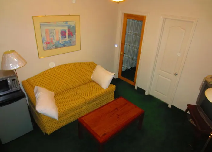 Canadiana Motel