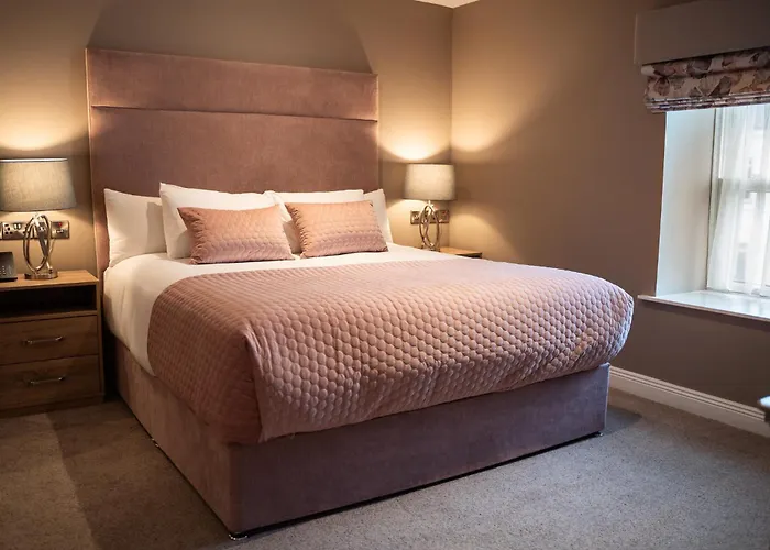 Castle Varagh Hotel & Bar