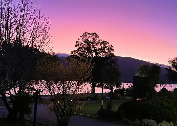 Fiordland Lakeview Motel And Apartments