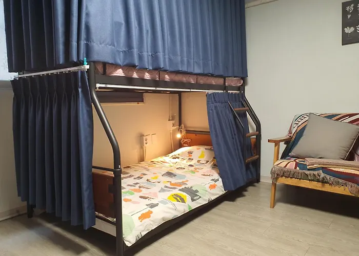 Bunk Backpackers Guesthouse