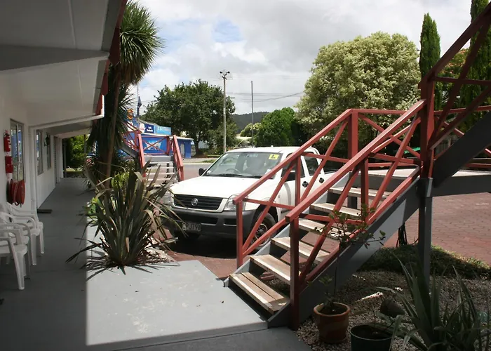 Burgundy Rose Motel