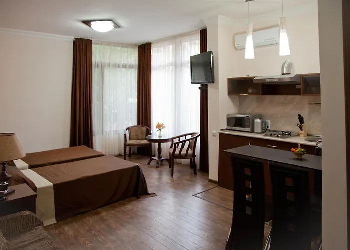 Hin Yerevantsi Hotel