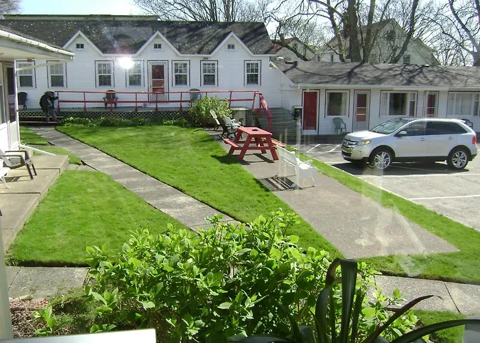 Lakelawn B&B And Motel