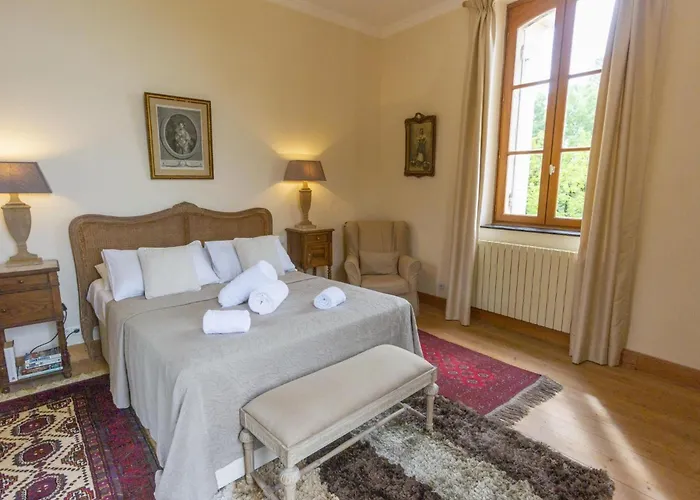 Petit Chateau Le Bouge, Entire House - Logement Entier