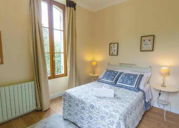 Petit Chateau Le Bouge, Entire House - Logement Entier