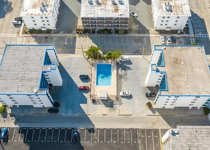 Exquisite Ocean View Condo With Pool