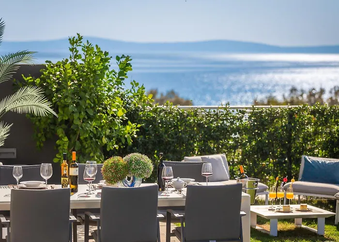 Enjoyer - Seafront Apartment With Private Heated Pool And Terrace
