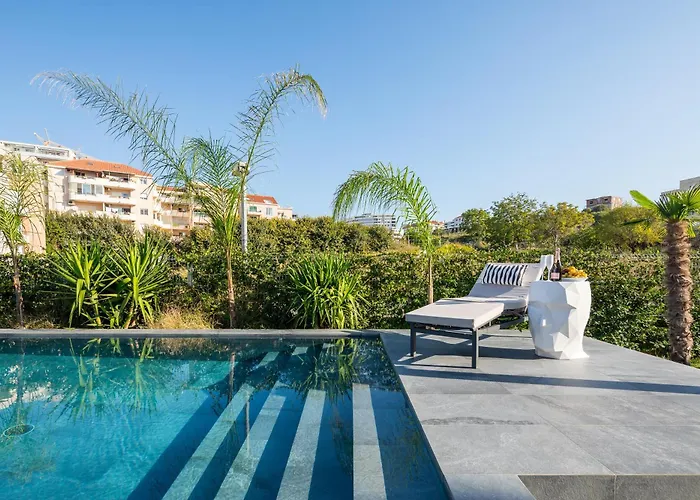 Enjoyer - Seafront Apartment With Private Heated Pool And Terrace
