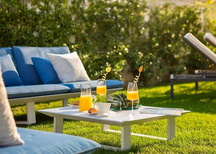 Enjoyer - Seafront Apartment With Private Heated Pool And Terrace
