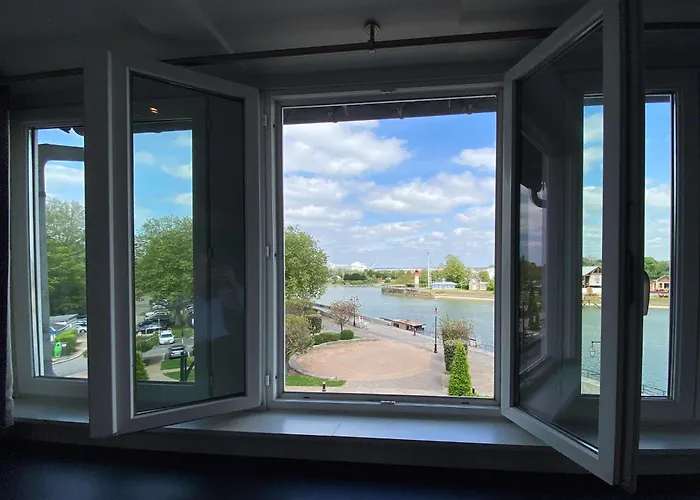 Best Western Le Cheval Blanc -Vue Sur Le Port-Plein Centre Ville