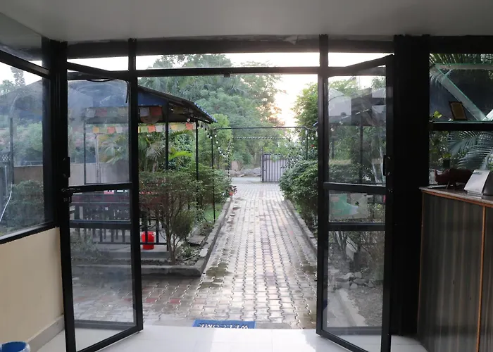 Hotel Flycatcher Chitwan- A Jungle Safari Home