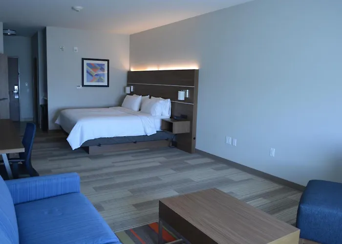 Holiday Inn Express & Suites