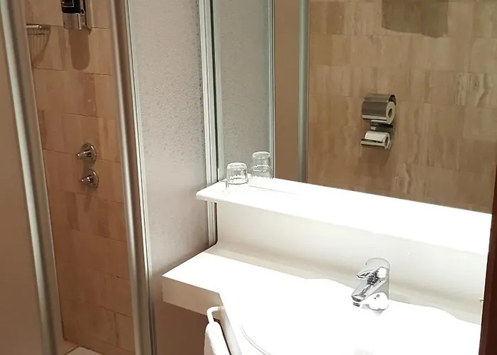 Paul'S Hotel