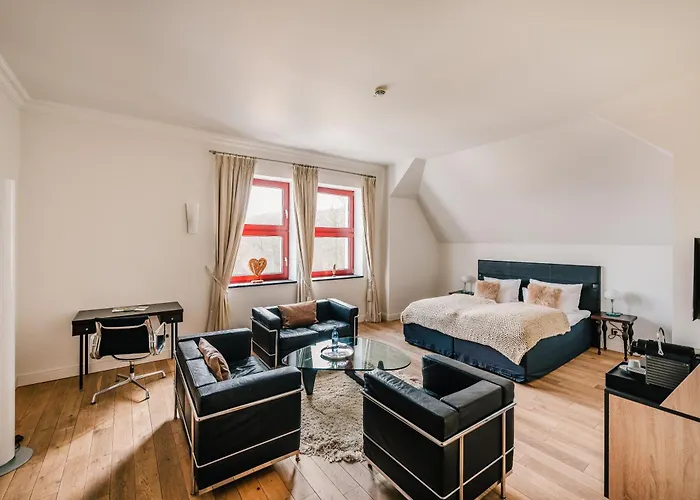 SCHLOSS RANZOW - kleines Romantik Hotel - Wellness - Golfplatz - Hochzeiten&Feiern