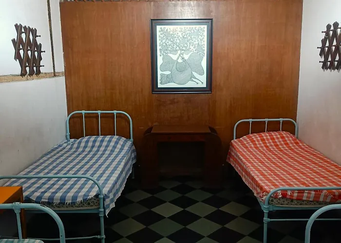 Hostel Vasantashram Cst Mumbai, Free Wifi With 1940S Retro Vibe