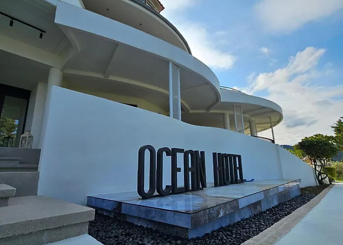 Ocean Beach Hotel