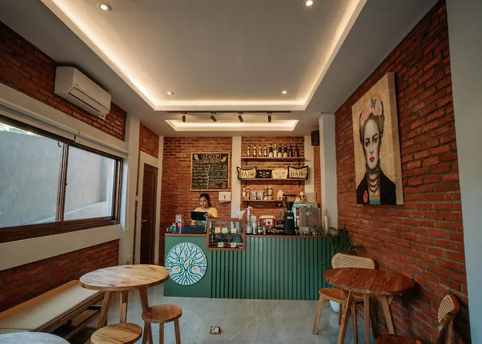 Puu Pau Hotel & Coffee Shop