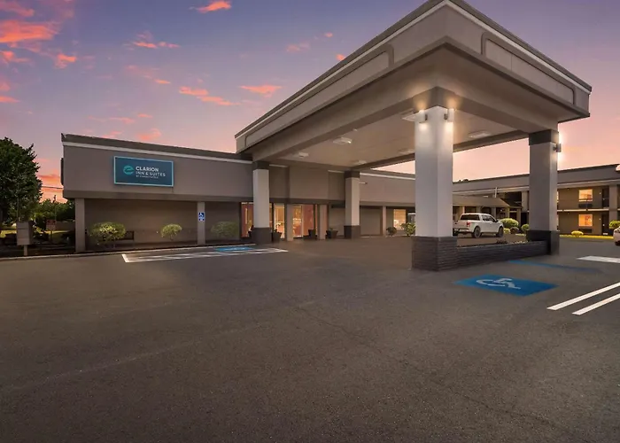 Clarion Inn & Suites Russellville I-40