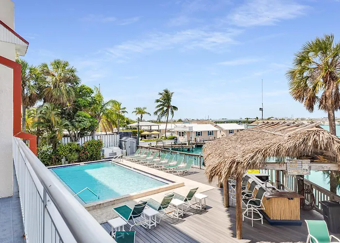 Key West Downtown Waterfront, Sleeps 8, Dock & Pool Pet-Friendly