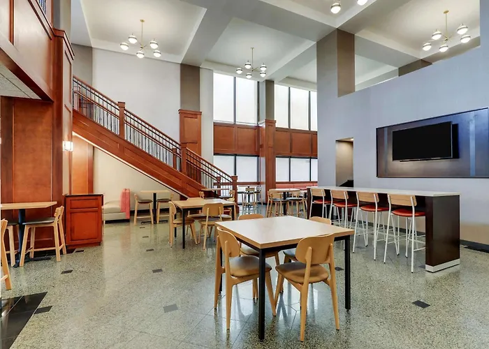 Drury Inn & Suites Birmingham Lakeshore Drive