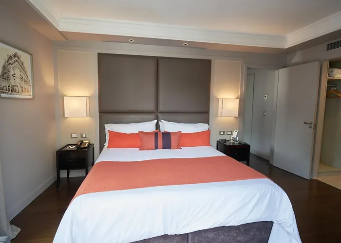Carles Hotel