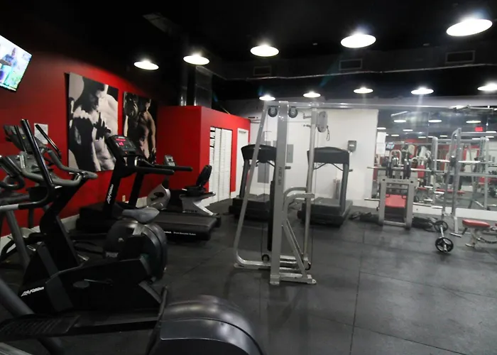 Castle 835 Oceanview Studio On Beach With Pool, Gym, Bars, And Free Parking