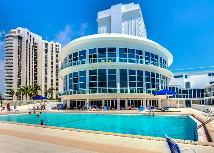 Castle 1120 Bayview Studio, Beach Access, Pool, Tennis, Free Parking