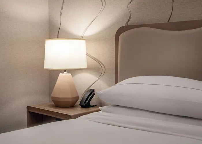 Doubletree By Hilton Hotel And Conference Center Chicago North Shore