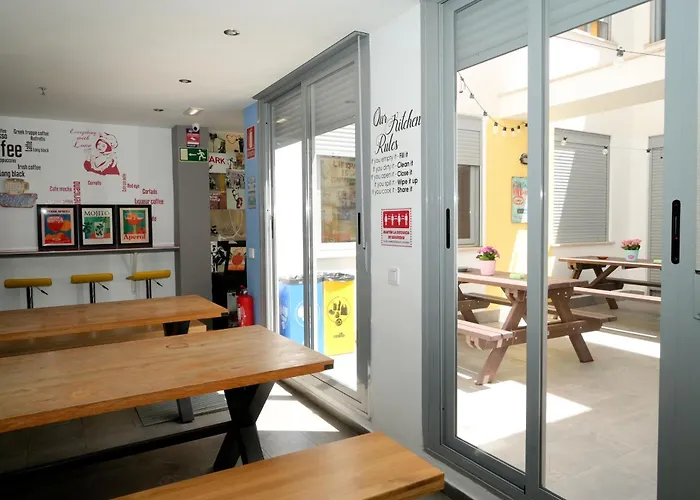 New Art Beach Hostel- Albergue Juvenil