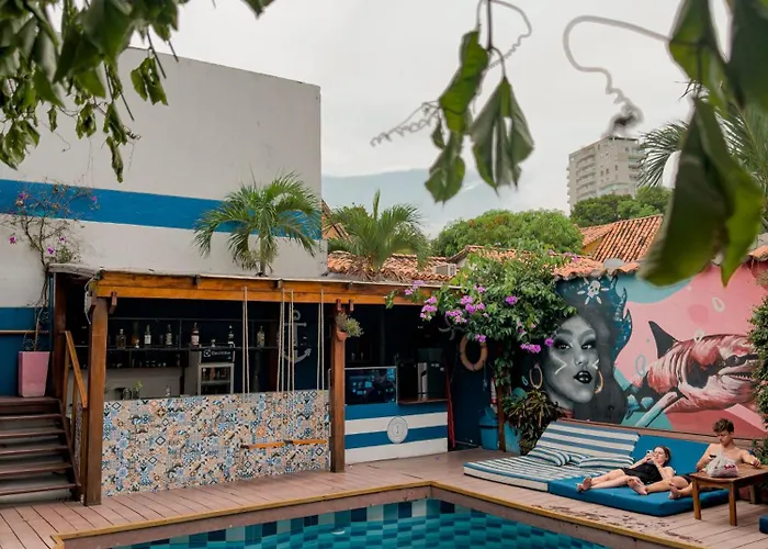 Casa Del Puerto Hostel & Suites