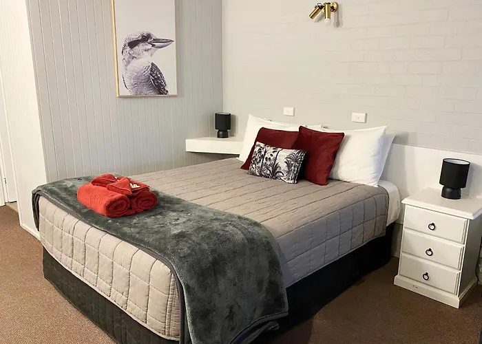 Country Roads Motor Inn