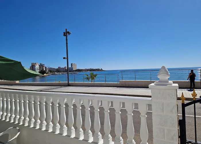 House Totally Refurbished In 2024, Terrace In Front Of The Sea, 1 Min Walk To The Beach, Aircon, Wifi